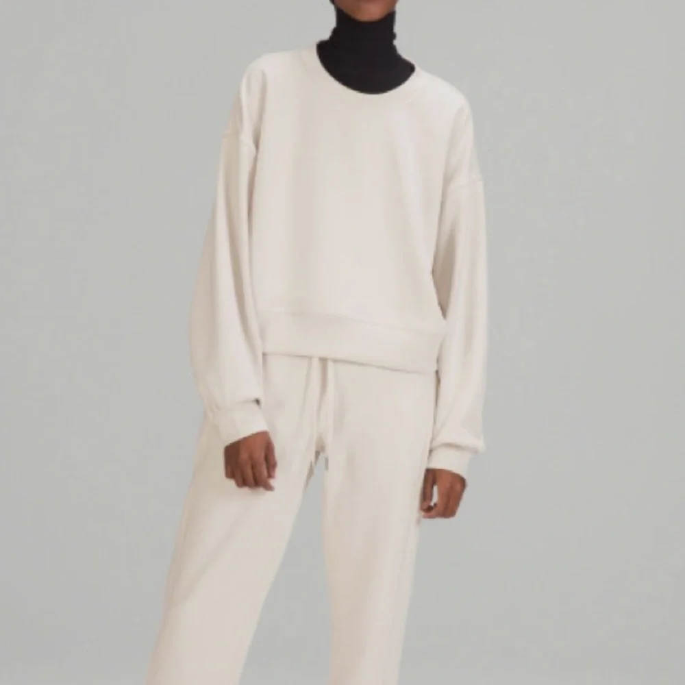 Lululemon Softstreme Perfectly Oversized Cropped Crew - Picture 4 of 10